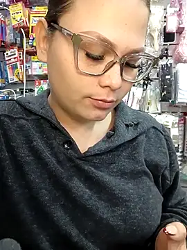 Vale Saenzz online show from 11.13.25