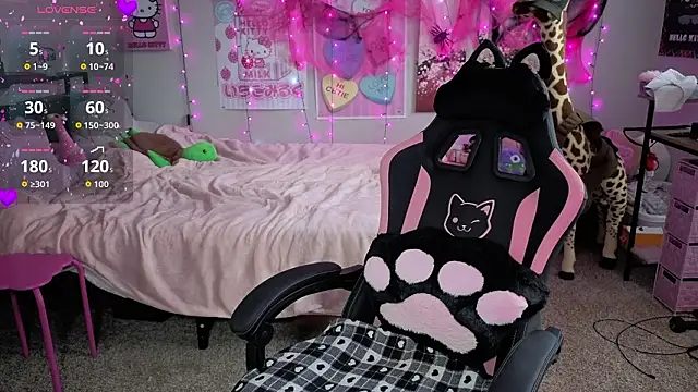 Snapshot of MissLoreleii chatting on 02.25.26 MissLoreleii online show from 02.25.26