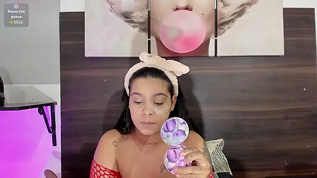 Snapshot of Emily_rivera78 chatting on 10.21.25 Emily rivera78 online show from 10.21.25