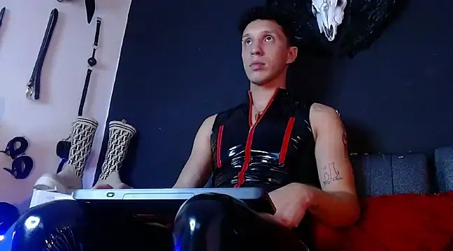 Snapshot of AngeloColleen chatting on 02.11.25 AngeloColleen online show from 02.11.25