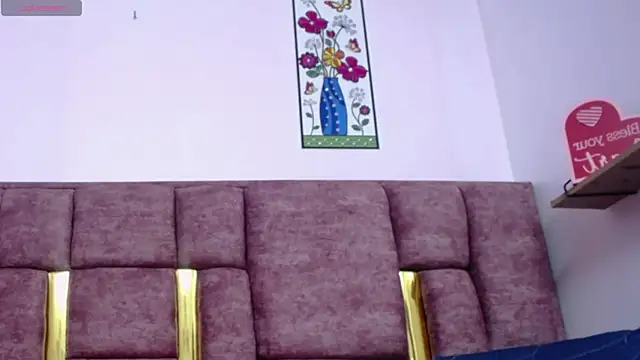 VICTORIAHANK  online show from 04.09.26