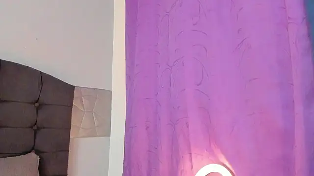 Snapshot of Alice_evans_lov chatting on 02.07.25 Alice evans lov online show from 02.07.25