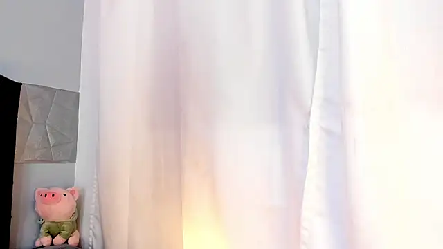 Snapshot of Alice_evans_lov chatting on 03.18.25 Alice evans lov online show from 03.18.25