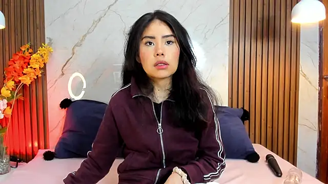 Snapshot of Alice_evans_lov chatting on 01.12.26 Alice evans lov online show from 01.12.26