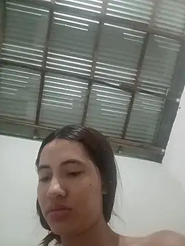 Snapshot of -Nicol chatting on 10.24.25 -Nicol online show from 10.24.25