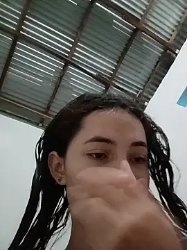 Snapshot of -Nicol chatting on 11.08.25 -Nicol online show from 11.08.25