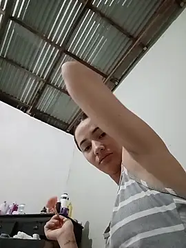 Snapshot of -Nicol chatting on 11.15.25 -Nicol online show from 11.15.25