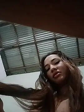 Snapshot of -Nicol chatting on 11.22.25 -Nicol online show from 11.22.25