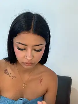 Snapshot of Miss_karol chatting on 10.12.25 Miss karol online show from 10.12.25