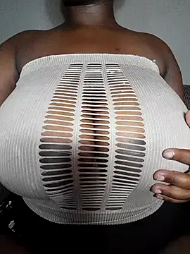 Snapshot of owamiee chatting on 02.02.25 owamiee online show from 02.02.25