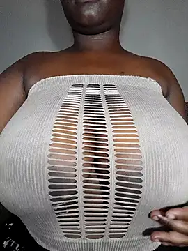 Snapshot of owamiee chatting on 02.08.25 owamiee online show from 02.08.25