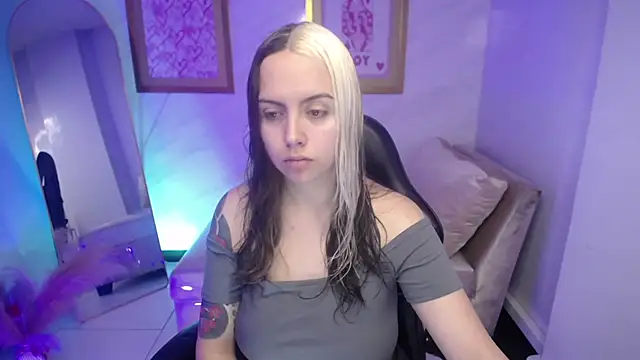 Snapshot of Hela_v chatting on 09.27.25 Hela v online show from 09.27.25