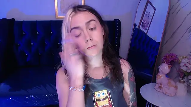 Snapshot of Hela_v chatting on 11.05.25 Hela v online show from 11.05.25