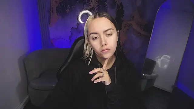 Snapshot of Hela_v chatting on 11.08.25 Hela v online show from 11.08.25