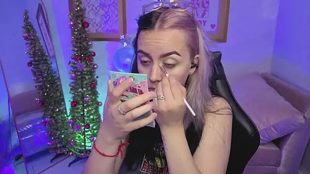 Hela v online show from 12.22.25