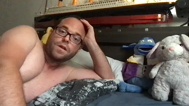 Snapshot of Funnyjul31 chatting on 05.29.26 Funnyjul31 online show from 05.29.26