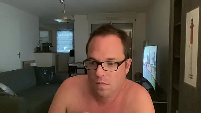 Snapshot of Funnyjul31 chatting on 06.18.26 Funnyjul31 online show from 06.18.26
