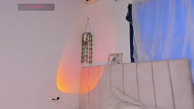 Snapshot of alice_guzman1 chatting on 10.17.25 alice guzman1 online show from 10.17.25