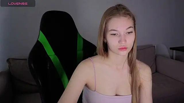 Snapshot of maria_plaudice chatting on 04.22.26 maria plaudice online show from 04.22.26