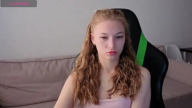 Snapshot of maria_plaudice chatting on 05.22.26 maria plaudice online show from 05.22.26