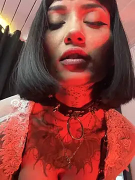 Snapshot of IsisRaichuu_ chatting on 09.19.25 IsisRaichuu online show from 09.19.25