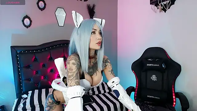 IsisRaichuu  online show from 12.19.25