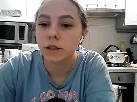 Snapshot of Misssweet_s chatting on 02.15.25 Misssweet s online show from 02.15.25