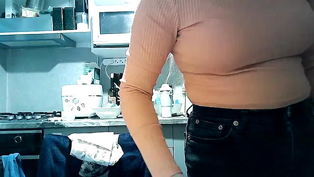 Snapshot of Misssweet_s chatting on 09.27.25 Misssweet s online show from 09.27.25