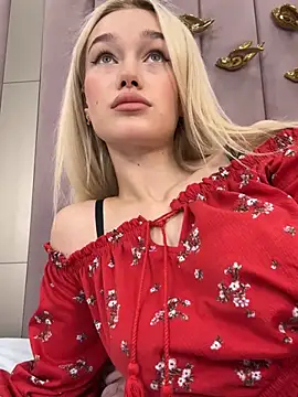 Snapshot of KristinaDane chatting on 03.19.25 KristinaDane online show from 03.19.25