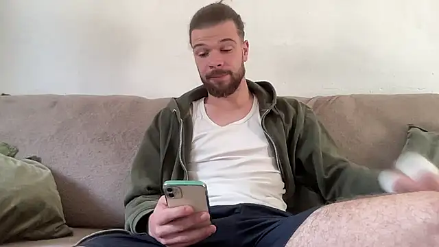 Snapshot of Kiffwahn chatting on 10.05.25 Kiffwahn online show from 10.05.25