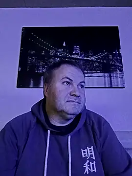 Snapshot of Pourleplasirs chatting on 12.20.25 Pourleplasirs online show from 12.20.25