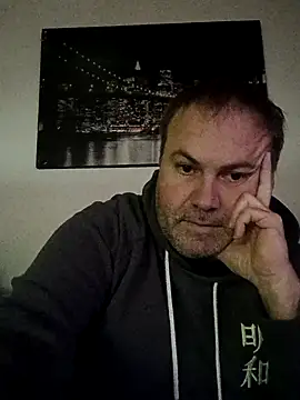Snapshot of Pourleplasirs chatting on 12.21.25 Pourleplasirs online show from 12.21.25