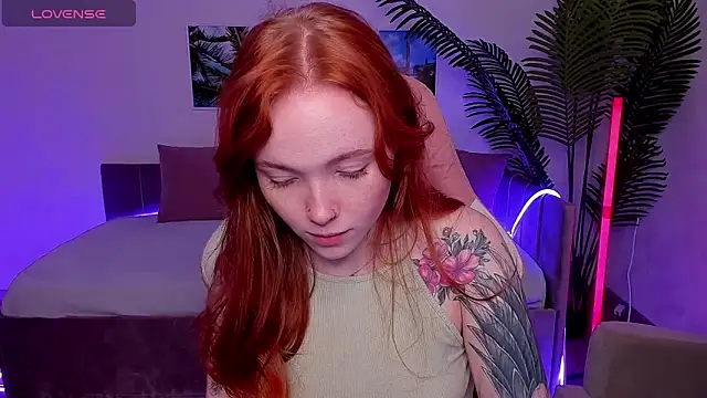 Snapshot of Maya_Light chatting on 09.22.25 Maya Light online show from 09.22.25