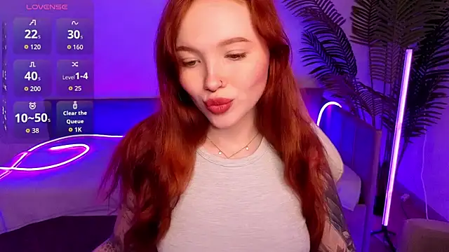 Snapshot of Maya_Light chatting on 11.22.25 Maya Light online show from 11.22.25