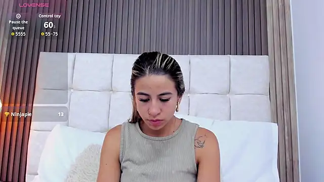 Snapshot of Ariana_greenblat chatting on 06.01.26 Ariana greenblat online show from 06.01.26