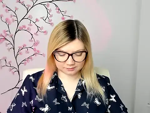 Snapshot of Lola_moree chatting on 01.17.26 Lola moree online show from 01.17.26