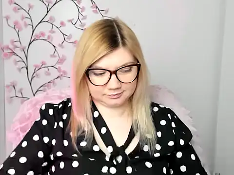 Snapshot of Lola_moree chatting on 01.18.26 Lola moree online show from 01.18.26