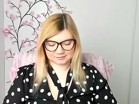 Snapshot of Lola_moree chatting on 02.05.26 Lola moree online show from 02.05.26