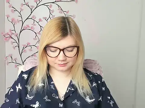 Snapshot of Lola_moree chatting on 02.08.26 Lola moree online show from 02.08.26