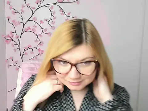 Snapshot of Lola_moree chatting on 02.09.26 Lola moree online show from 02.09.26