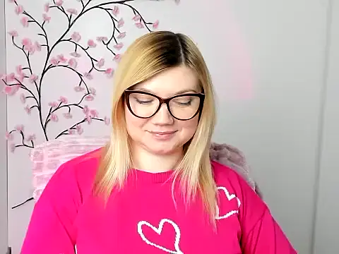 Snapshot of Lola_moree chatting on 02.10.26 Lola moree online show from 02.10.26