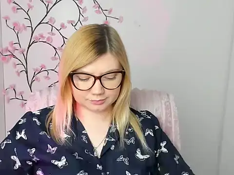 Snapshot of Lola_moree chatting on 02.24.26 Lola moree online show from 02.24.26