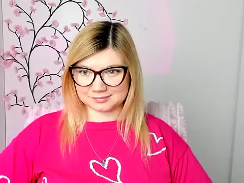 Snapshot of Lola_moree chatting on 02.25.26 Lola moree online show from 02.25.26