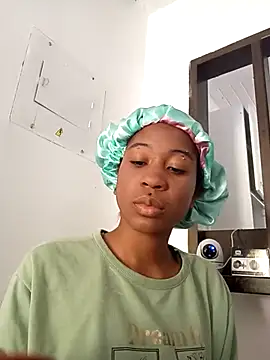 Snapshot of Zaira_Rose_ chatting on 09.22.25 Zaira Rose online show from 09.22.25