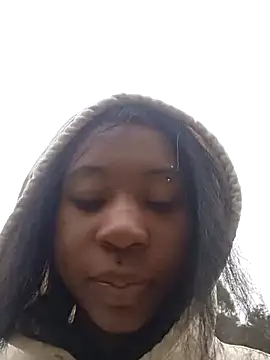 Snapshot of Zaira_Rose_ chatting on 10.13.25 Zaira Rose online show from 10.13.25