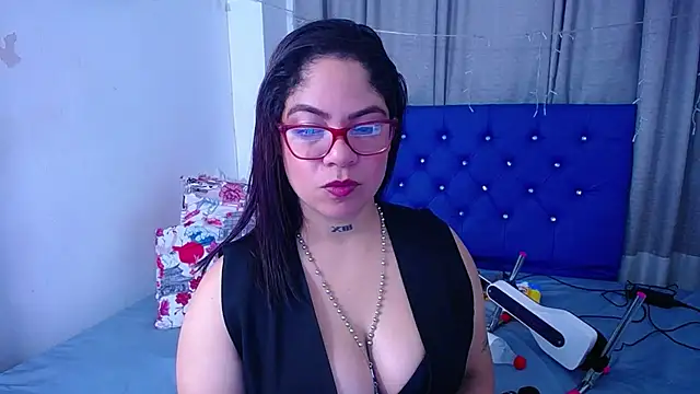 Snapshot of hornny_cougar chatting on 10.10.25 hornny cougar online show from 10.10.25