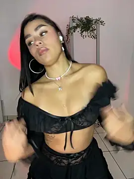 Snapshot of meli_ortiz_ chatting on 10.29.25 meli ortiz online show from 10.29.25