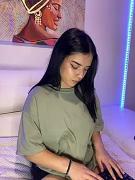 eileensophi online show from 02.28.25