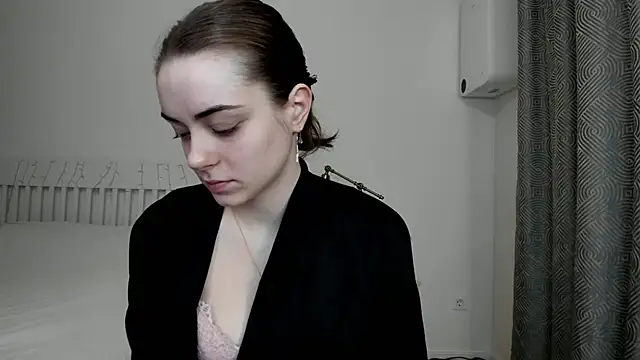 Snapshot of Hustle_Babyy chatting on 11.18.25 Hustle Babyy online show from 11.18.25