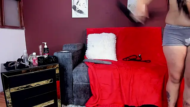 SOPHI WOLFF online show from 02.04.25